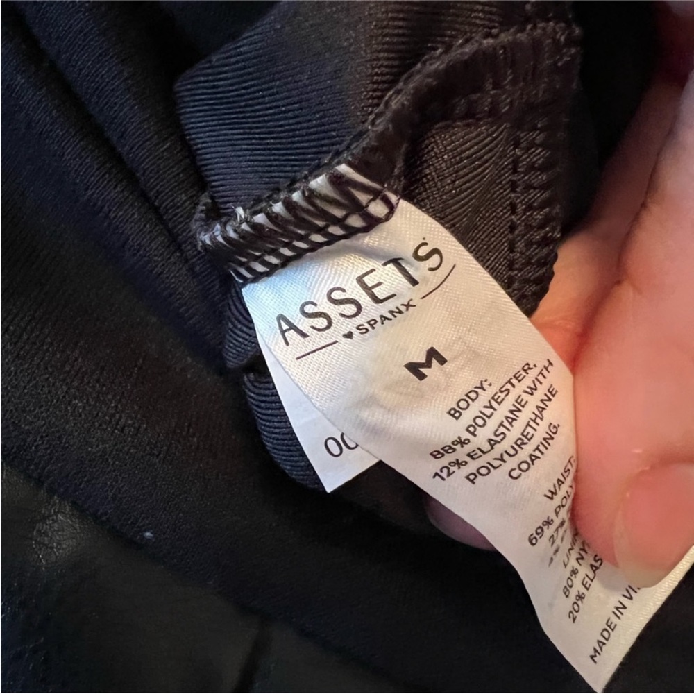 ASSETS by SPANX | Vegan leather leggings black MEDIUM - Picture 6 of 7